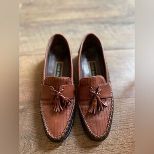 Cole Haan Women’s Chestnut Tassel Loafers 8 narrow but fits like 6.5-7 US